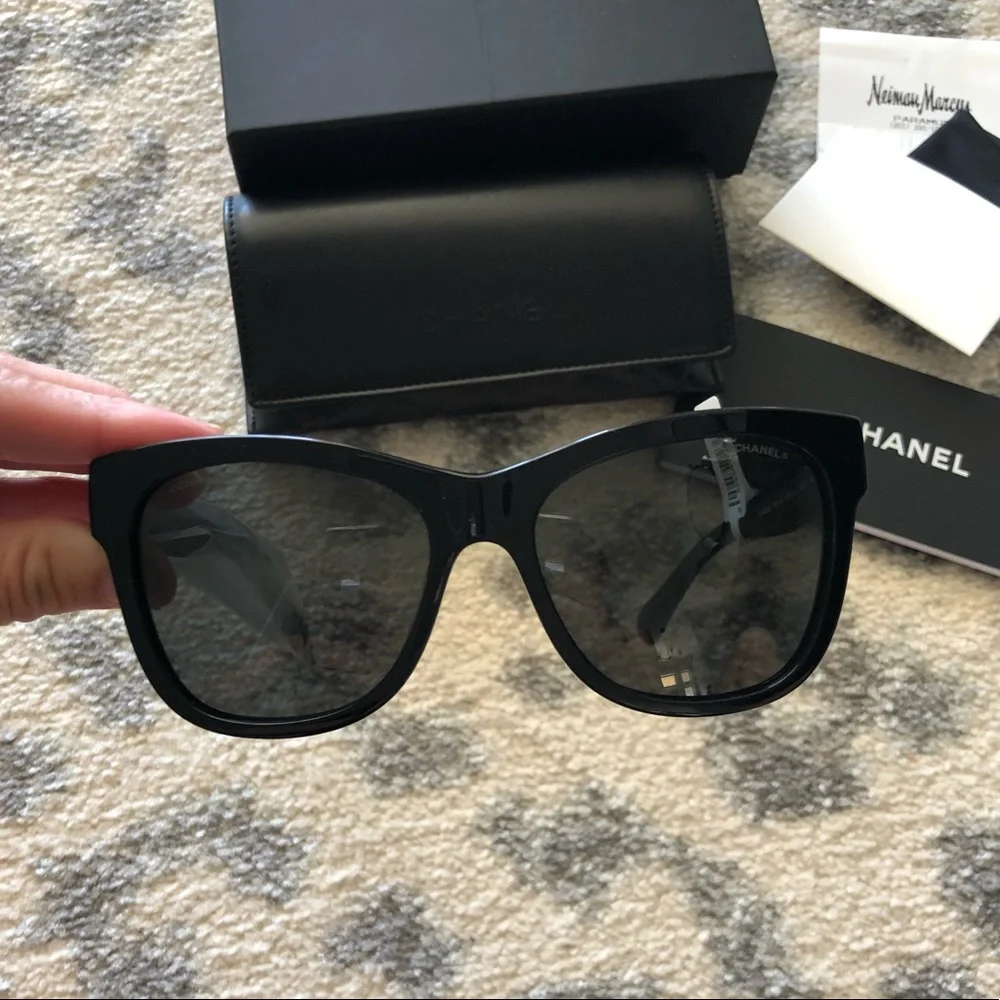 CHANEL Black Sunglasses - Picture 3 of 13